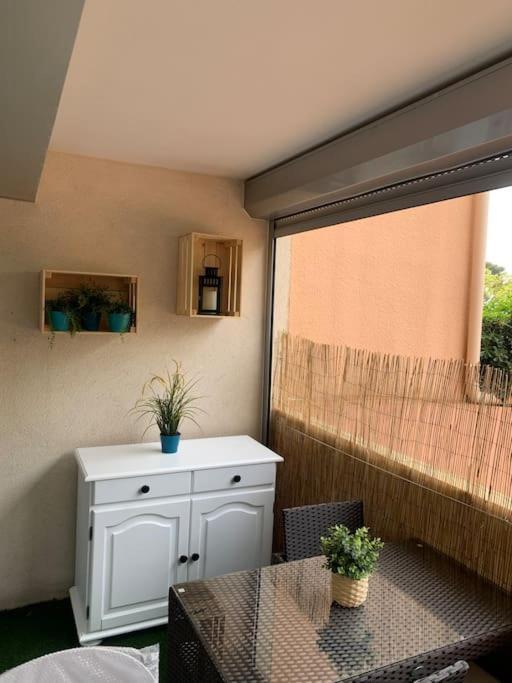 Chaleureux Appartement Face Au Port Sta Lucia, Tout A Pieds, Wifi Saint-Raphaël Exteriör bild