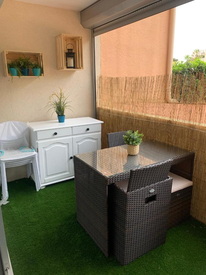 Chaleureux Appartement Face Au Port Sta Lucia, Tout A Pieds, Wifi Saint-Raphaël Exteriör bild