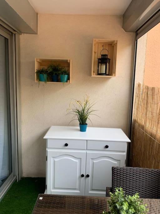 Chaleureux Appartement Face Au Port Sta Lucia, Tout A Pieds, Wifi Saint-Raphaël Exteriör bild