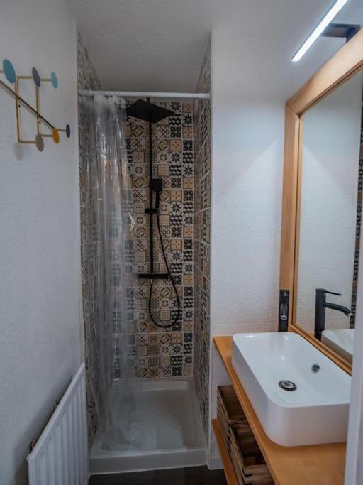 Chaleureux Appartement Face Au Port Sta Lucia, Tout A Pieds, Wifi Saint-Raphaël Exteriör bild