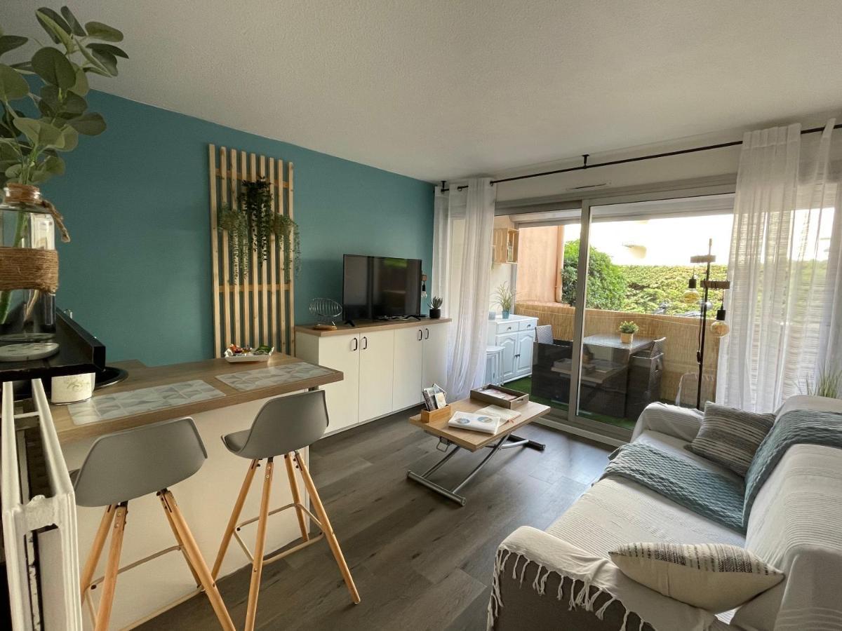 Chaleureux Appartement Face Au Port Sta Lucia, Tout A Pieds, Wifi Saint-Raphaël Exteriör bild
