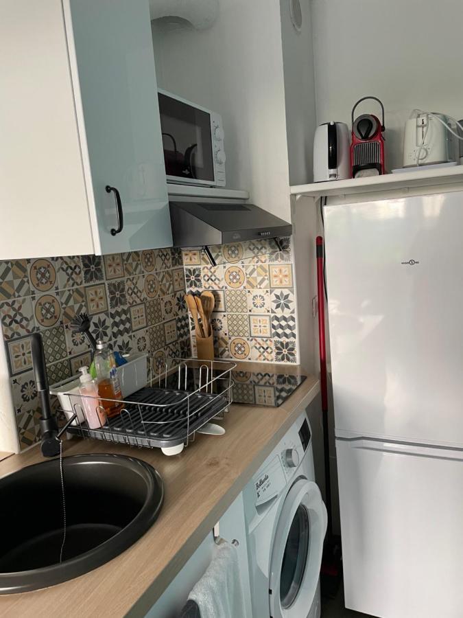 Chaleureux Appartement Face Au Port Sta Lucia, Tout A Pieds, Wifi Saint-Raphaël Exteriör bild