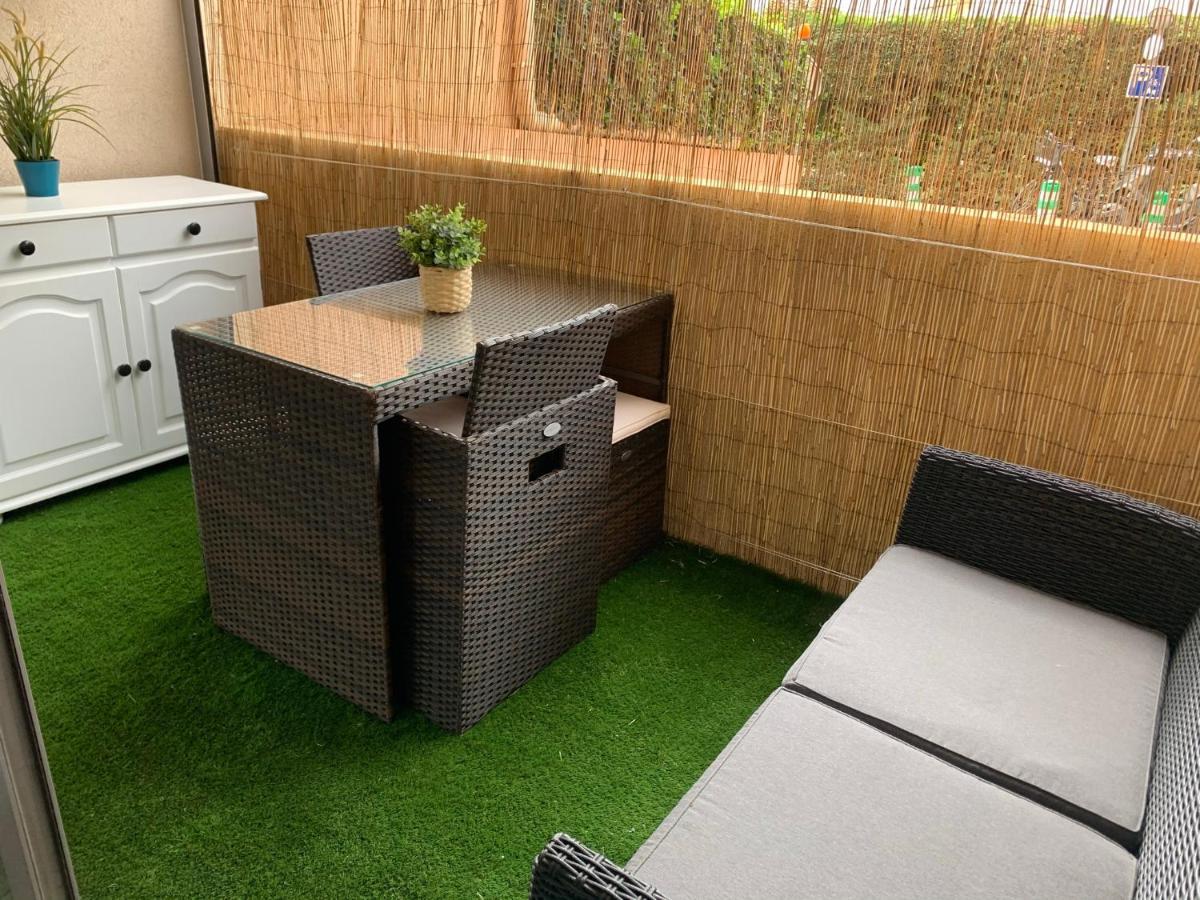 Chaleureux Appartement Face Au Port Sta Lucia, Tout A Pieds, Wifi Saint-Raphaël Exteriör bild